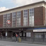 Chiswick Park Acton Town Garden Suite