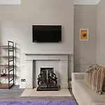 Chiswick Park Acton Town Garden Suite