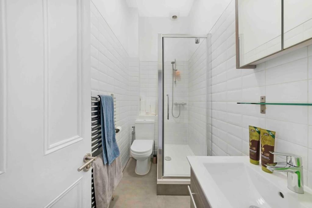 Chiswick Park Acton Town Garden Apartment