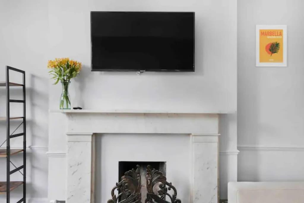 Chiswick Park Acton Town Garden Apartment *