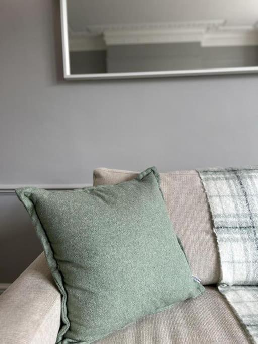 Chiswick Park Acton Town Garden Apartment
