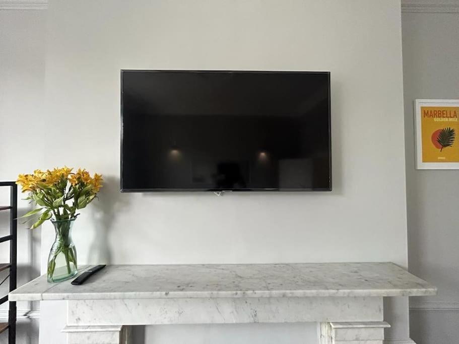 Chiswick Park Acton Town Garden Apartment *